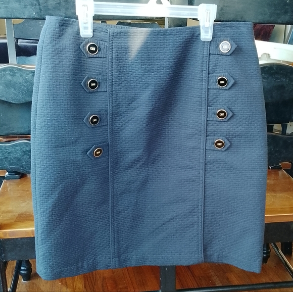 J. McLaughlin Size 6 Military Style Textured Skirt Enameled Black Gold Buttons - Picture 2 of 12